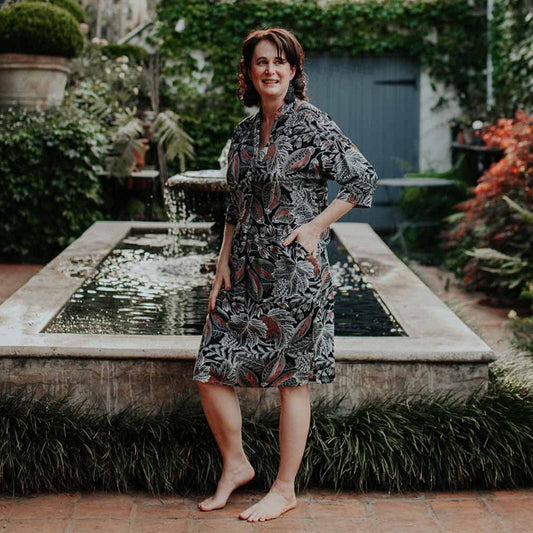 FCF25_Zoe_shirt_dress_full-bust_black_leaves1